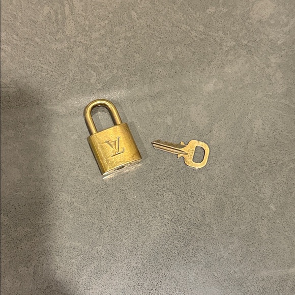 Lv lock and key #300 - Picture 3 of 4